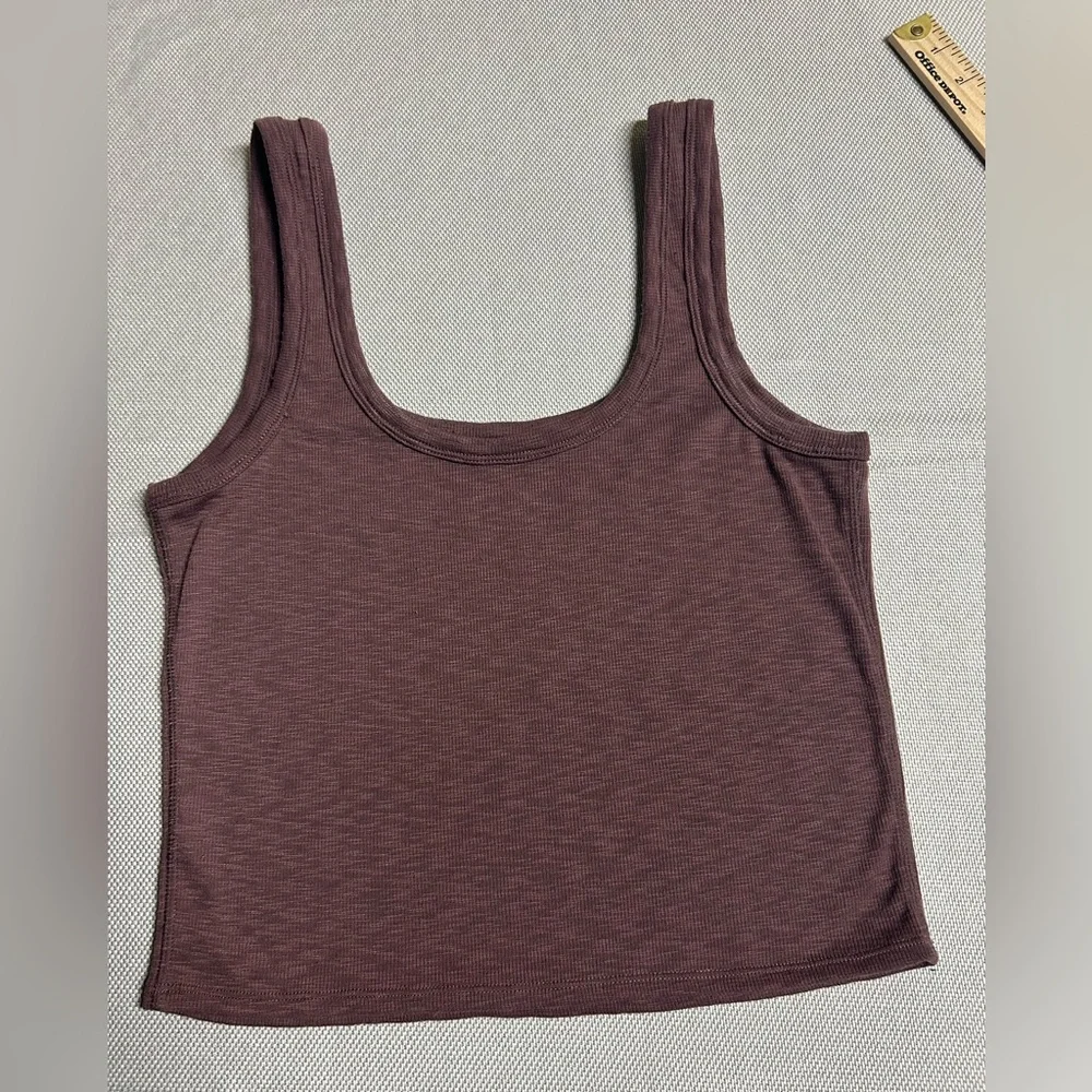 Vuori | Tops | Vuori Sunrise Crop Tank | 
Women's Purple Tank Top - Picture 3 of 6